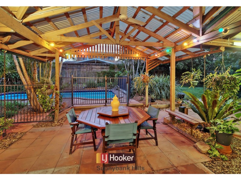 5 Hoover Court, Stretton QLD 4116