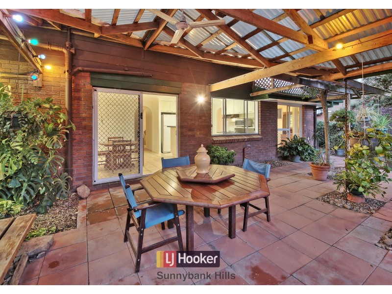 5 Hoover Court, Stretton QLD 4116