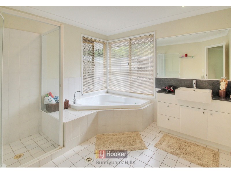 5 Grove Court, Eight Mile Plains QLD 4113