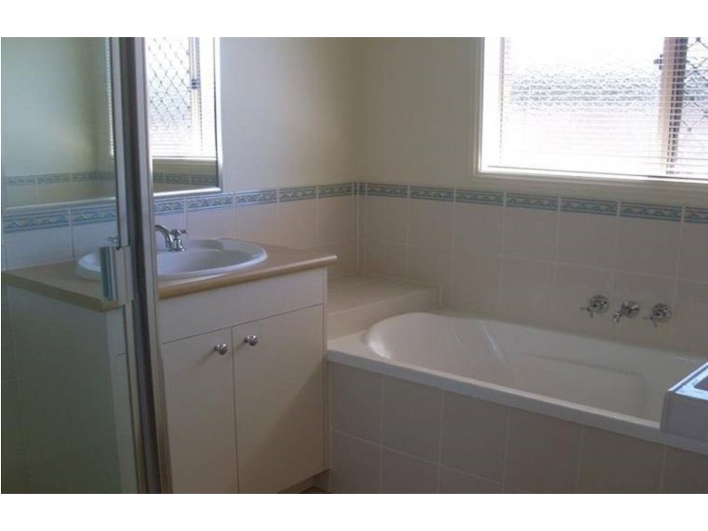 12 Overton Street, Calamvale QLD 4116