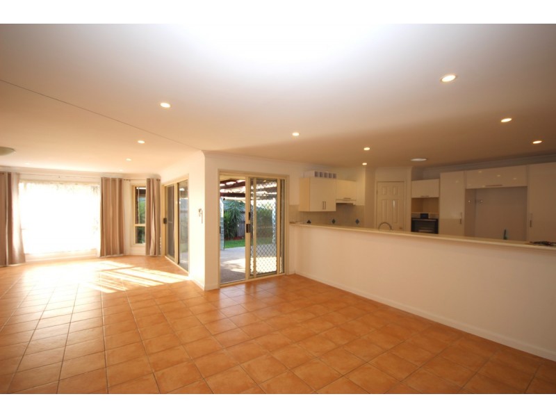 49 Victoria Crescent, Parkinson QLD 4115