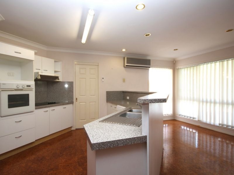8 Redgum Place, Calamvale QLD 4116