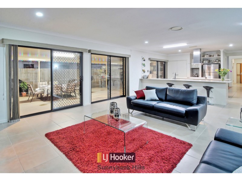 43 Larapinta Circuit, Parkinson QLD 4115