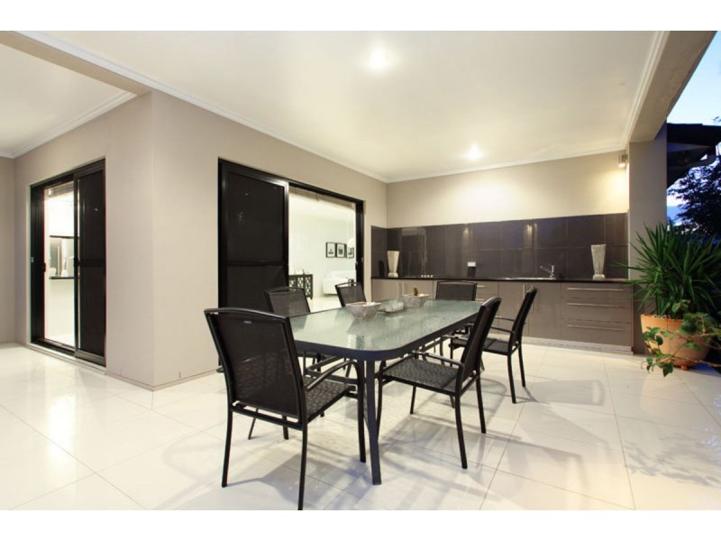 9 Highvale Street, Eight Mile Plains QLD 4113