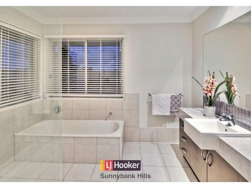 5 Trevi Close, Eight Mile Plains QLD 4113