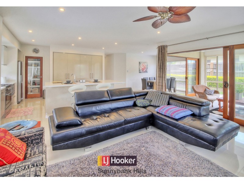 22 Larapinta Circuit, Parkinson QLD 4115