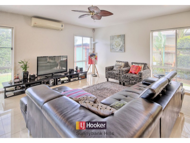 22 Larapinta Circuit, Parkinson QLD 4115