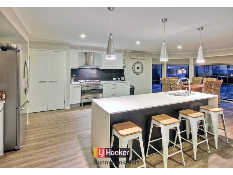 87 Greenways Esplanade, Parkinson QLD 4115