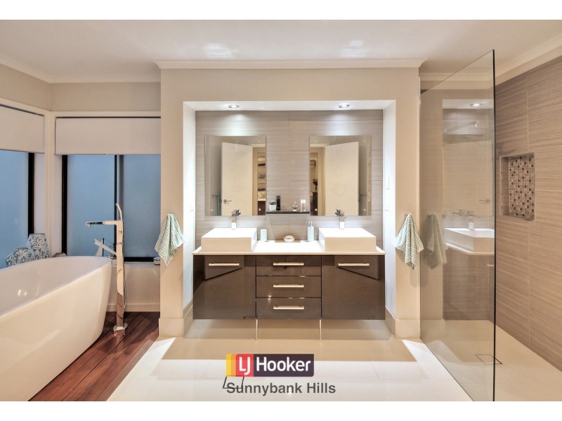 87 Greenways Esplanade, Parkinson QLD 4115