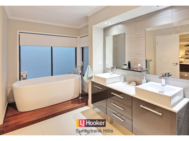 87 Greenways Esplanade, Parkinson QLD 4115