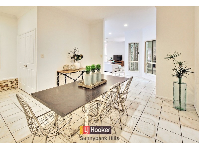 5 Silverdell Crescent, Parkinson QLD 4115