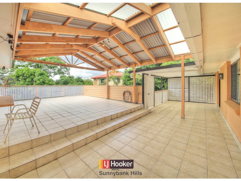 6 Genoa Street, Macgregor QLD 4109