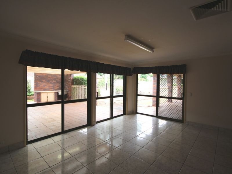 12 Goodwil Street, Robertson QLD 4109