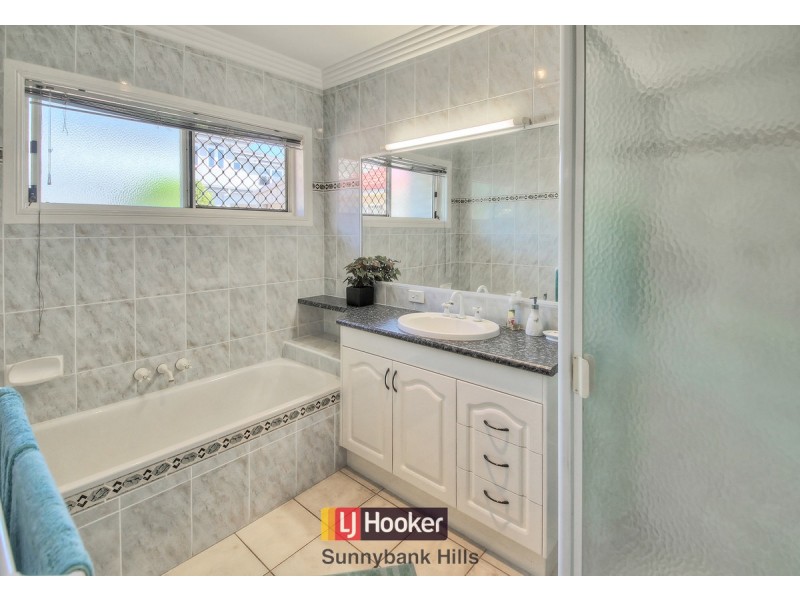 11 Mitchell Place, Parkinson QLD 4115