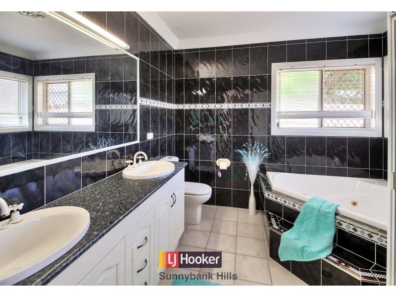 11 Mitchell Place, Parkinson QLD 4115