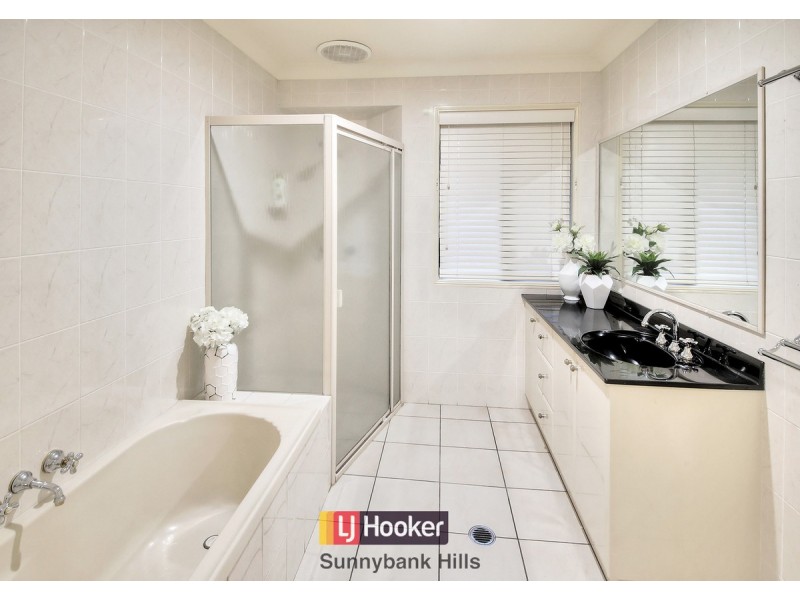 35 Eaton Place, Wishart QLD 4122