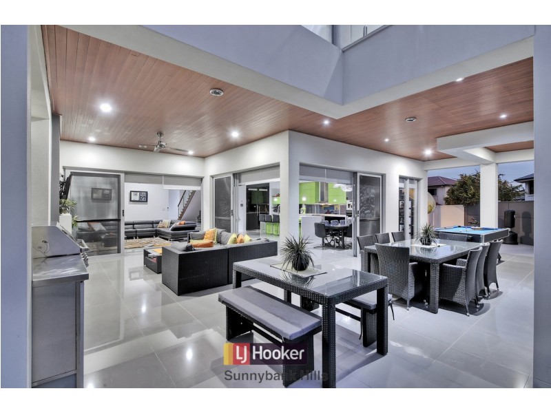 110 The Parkway, Stretton QLD 4116