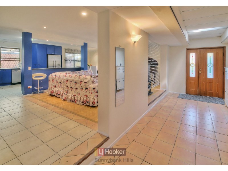 18 Gartford Street, Robertson QLD 4109