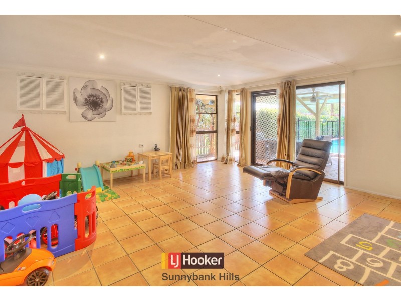 18 Gartford Street, Robertson QLD 4109