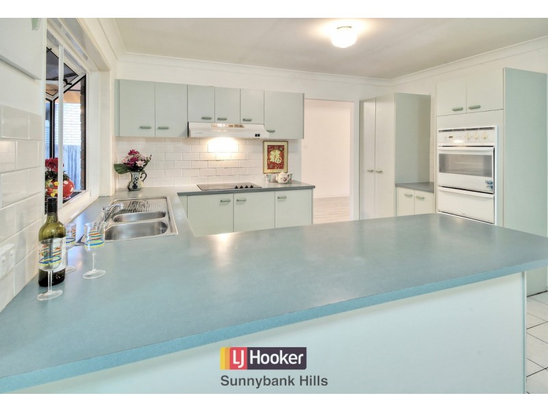 31 Swan Lake Crescent, Calamvale QLD 4116