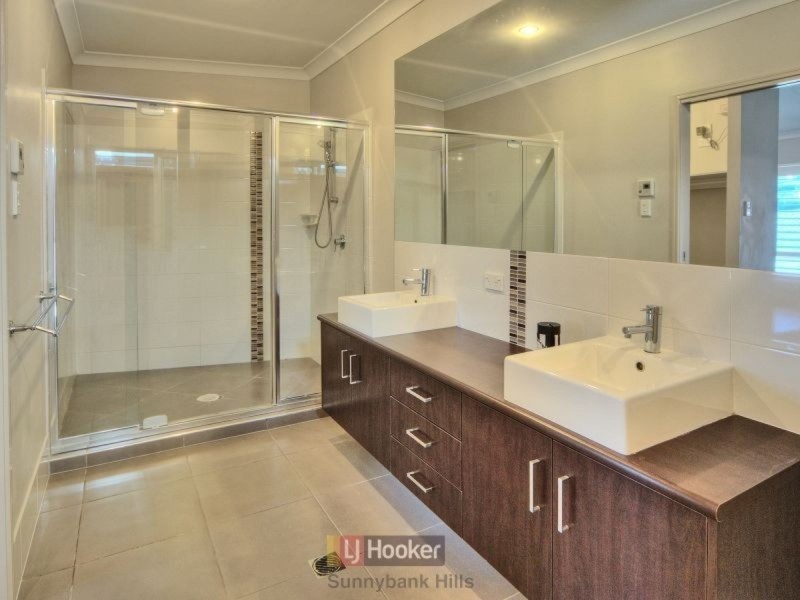 16 Larapinta Circuit, Parkinson QLD 4115
