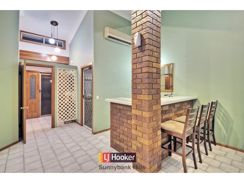 4 Coolidge Court, Stretton QLD 4116