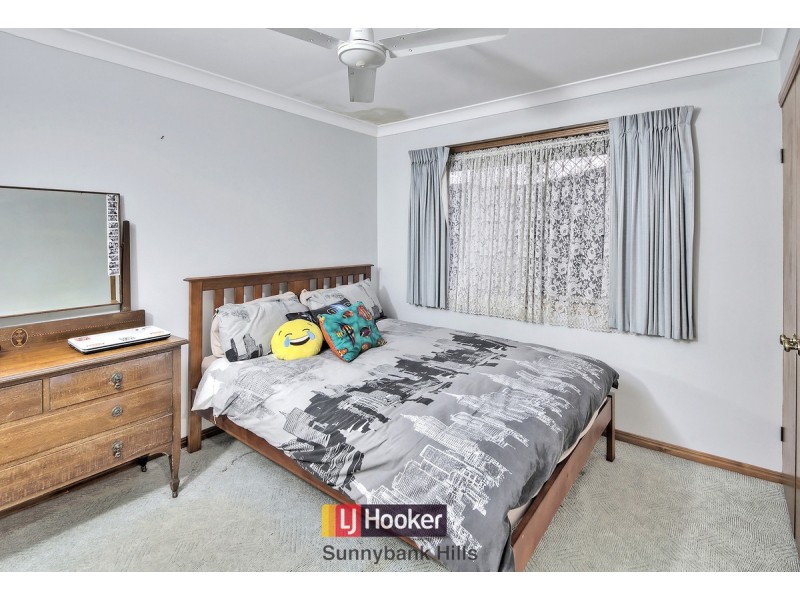 4 Coolidge Court, Stretton QLD 4116