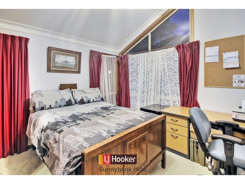 4 Coolidge Court, Stretton QLD 4116