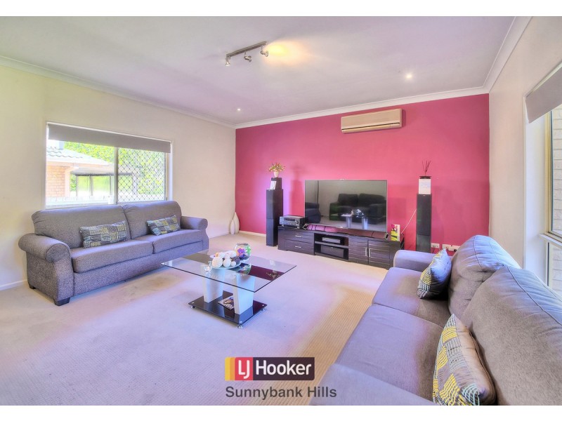 46 Windsor Place, Carindale QLD 4152