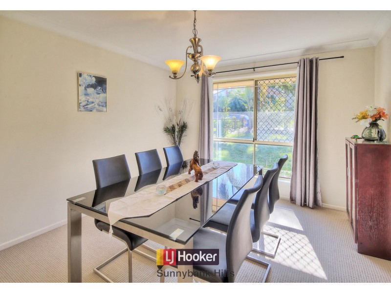 46 Windsor Place, Carindale QLD 4152