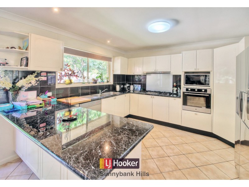 46 Windsor Place, Carindale QLD 4152