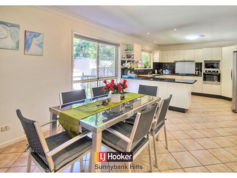 46 Windsor Place, Carindale QLD 4152