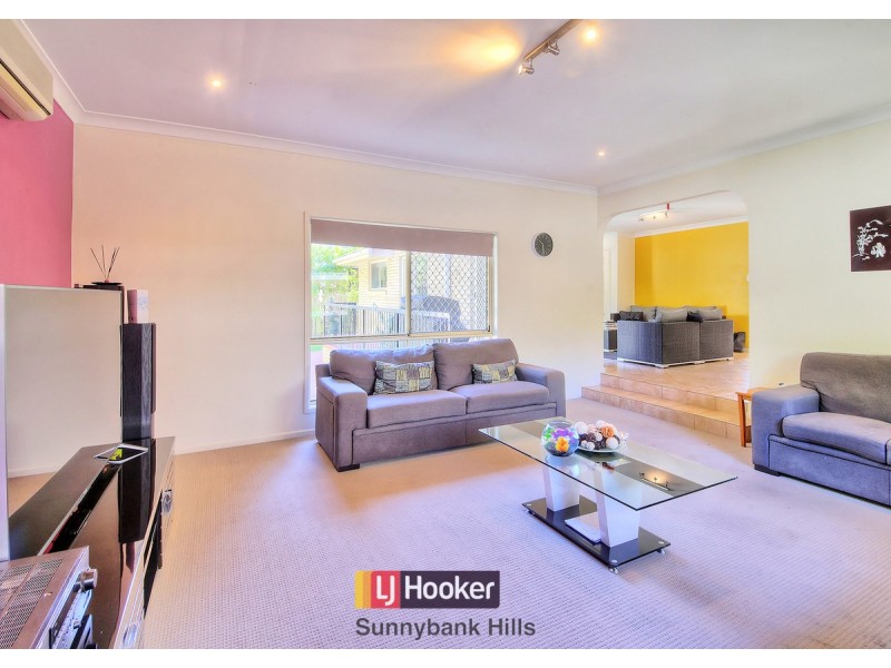 46 Windsor Place, Carindale QLD 4152