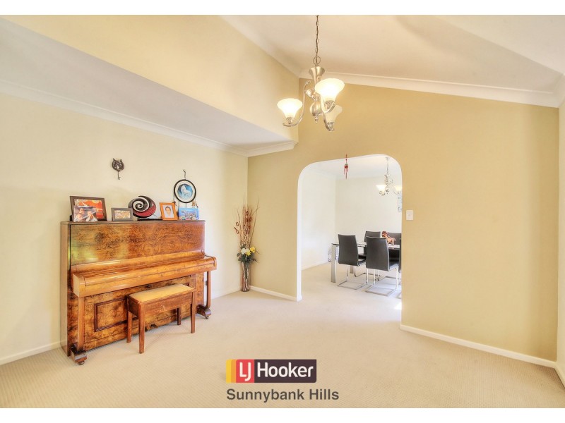 46 Windsor Place, Carindale QLD 4152