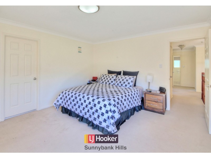 46 Windsor Place, Carindale QLD 4152