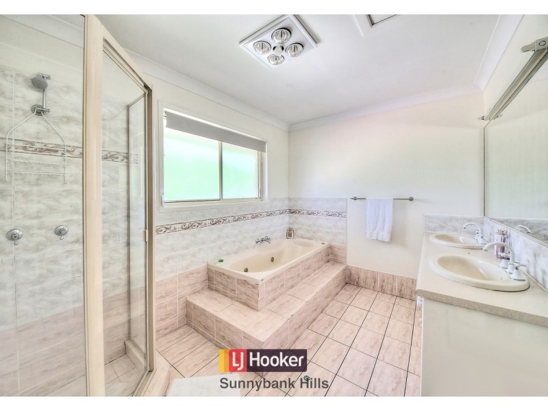 46 Windsor Place, Carindale QLD 4152