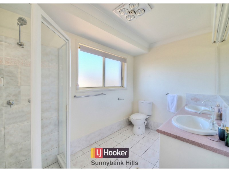 46 Windsor Place, Carindale QLD 4152