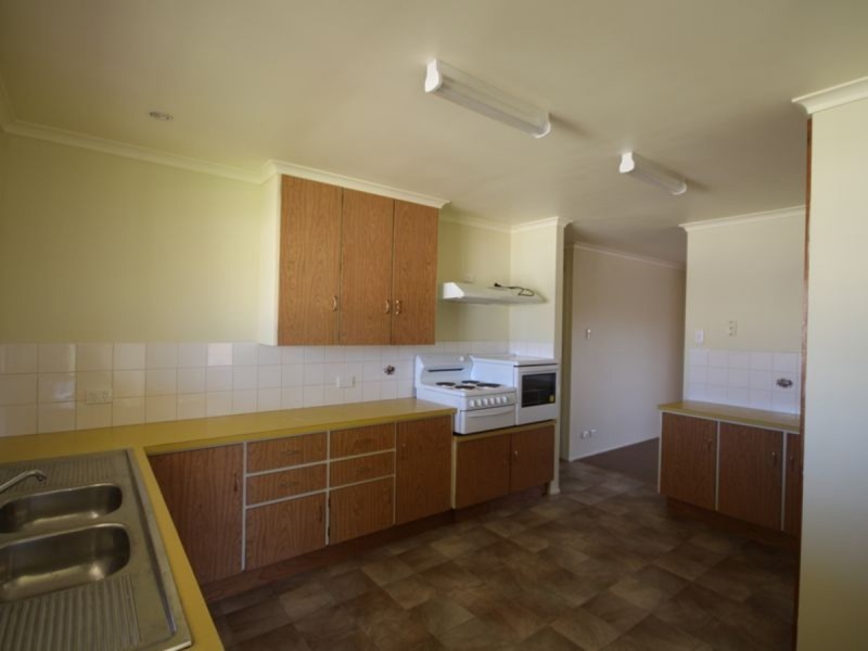 16 Sunderland Street, Macgregor QLD 4109