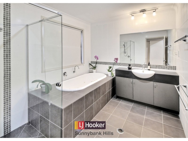 2 Azzure Street, Eight Mile Plains QLD 4113