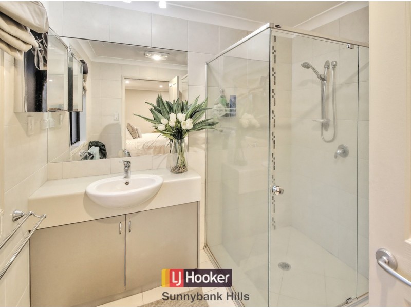 2 Azzure Street, Eight Mile Plains QLD 4113