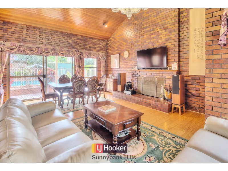 28 Faringdon Street, Robertson QLD 4109