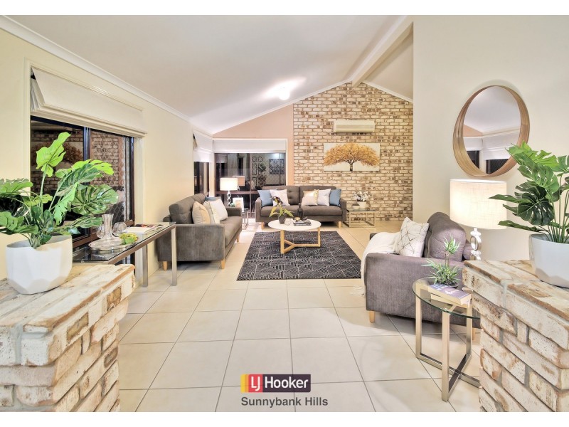 62 Chesterfield Crescent, Kuraby QLD 4112