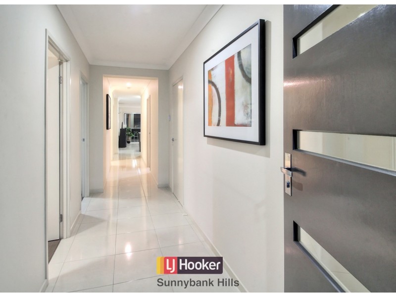 96 Oak Place, Mackenzie QLD 4156