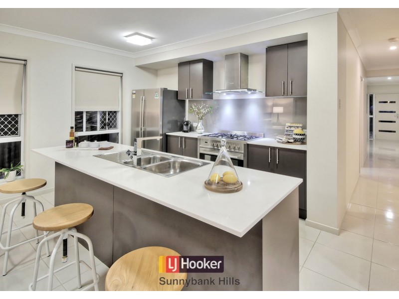 96 Oak Place, Mackenzie QLD 4156