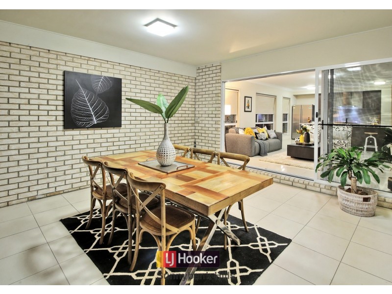 96 Oak Place, Mackenzie QLD 4156