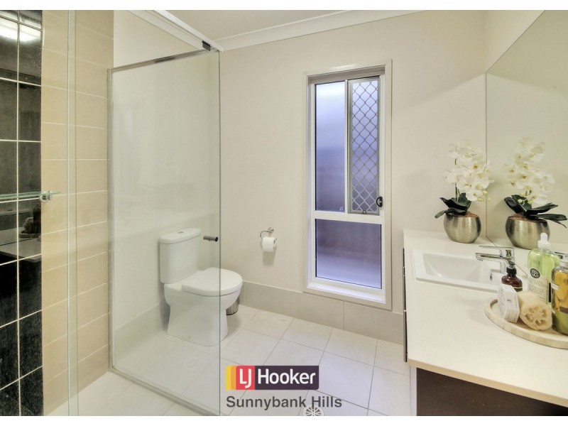 96 Oak Place, Mackenzie QLD 4156