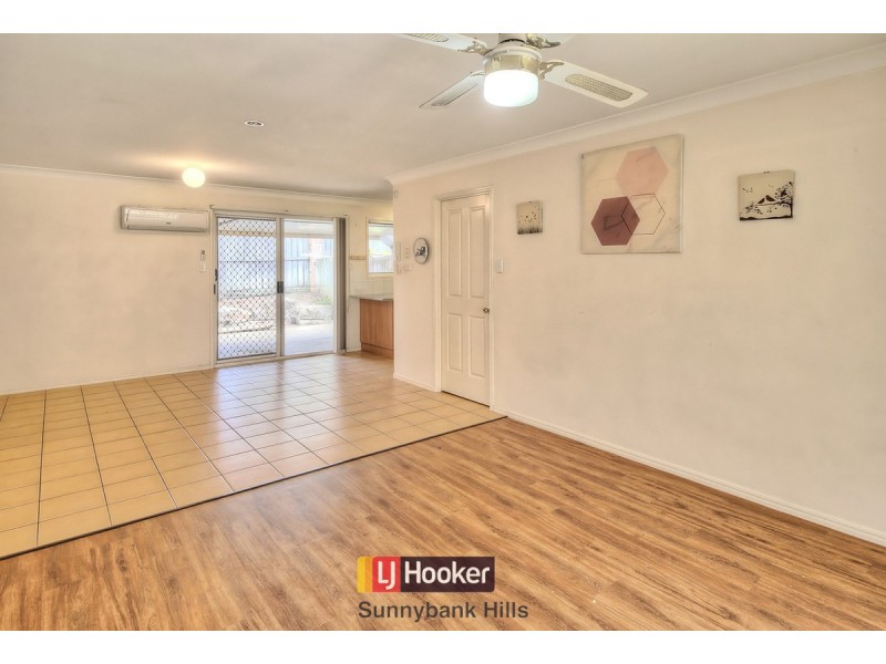 13/8 Honeysuckle Way, Calamvale QLD 4116