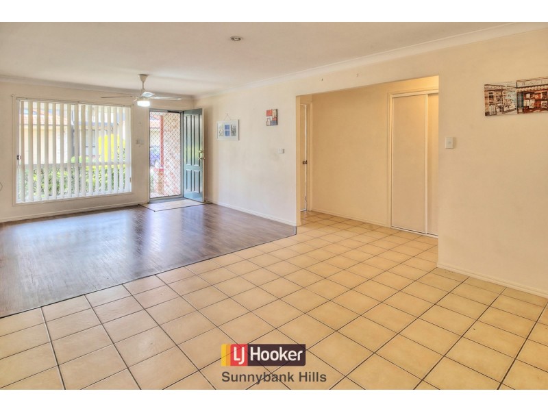 13/8 Honeysuckle Way, Calamvale QLD 4116