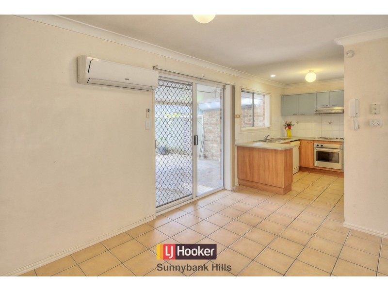 13/8 Honeysuckle Way, Calamvale QLD 4116