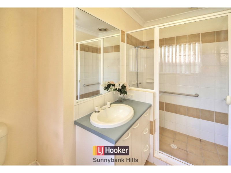 13/8 Honeysuckle Way, Calamvale QLD 4116